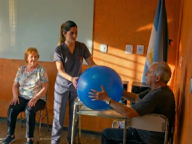 Actividad recreativa y motriz con residentes