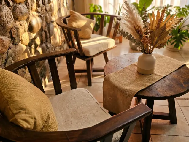 Sala de estar cálida para residentes y visitas
